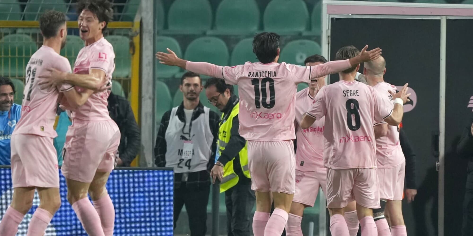 193255044 a017abd7 4bca 4f10 a6c3 b7747a145548