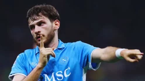"Kvaratskhelia Faces Contract Standoff with Napoli"