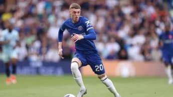 Maresca Challenges Martinez's Yellow in Chelsea vs. Man Utd