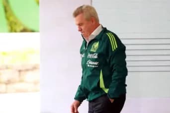 "Violence Mars Aguirre's Return as Mexico Coach in Honduras"