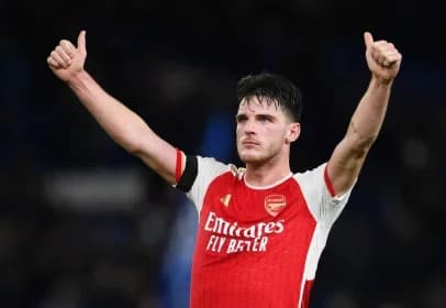 Arsenal Faces Pressure as Liverpool Sets Title Pace